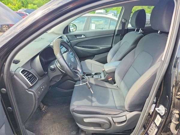 2020 HYUNDAI TUCSON SE — DENT