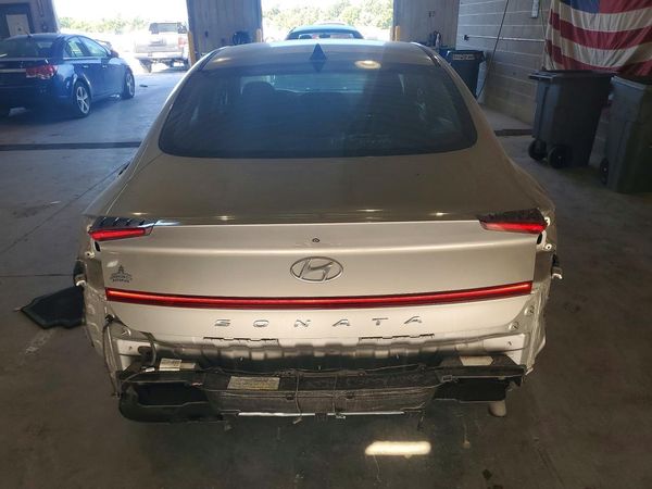 2022 HYUNDAI SONATA SE