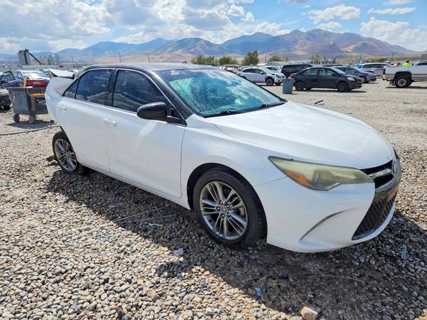 2016 TOYOTA CAMRY