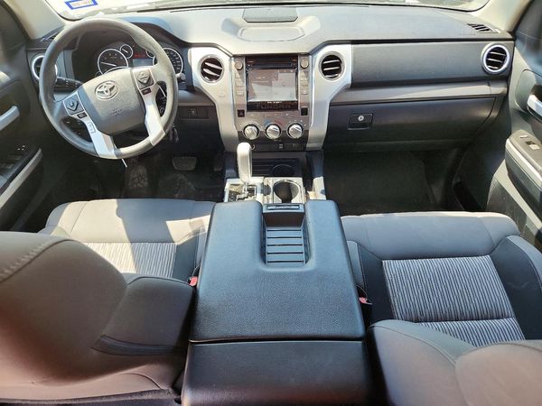 2017 TOYOTA TUNDRA SR5