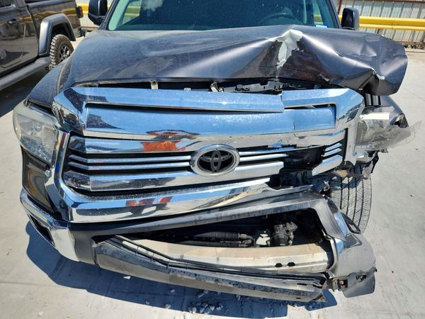 2017 TOYOTA TUNDRA SR5