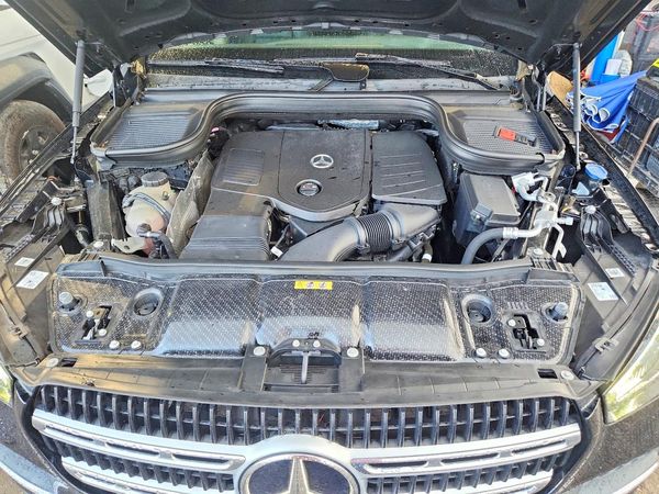 2024 MERCEDES-BENZ GLE — Engine bay