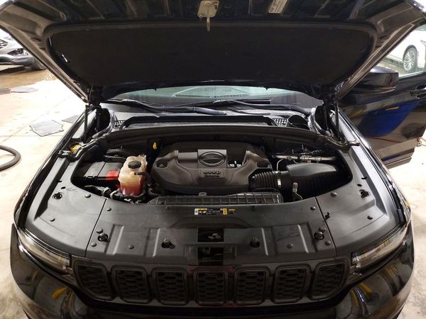 2024 JEEP CHEROKEE Limited — Engine bay