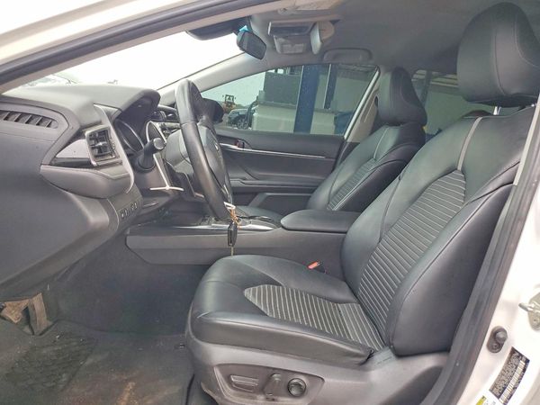 2020 TOYOTA CAMRY SE — DENT