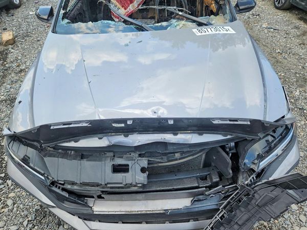 2025 HYUNDAI ELANTRA SEL Sport — Engine bay