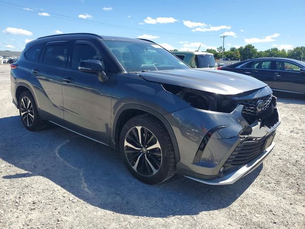 2021 TOYOTA HIGHLANDER XSE