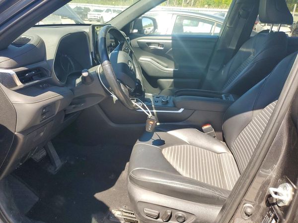 2021 TOYOTA HIGHLANDER XSE