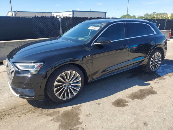 2019 AUDI E-TRON e-tron quattro Prestige — Front 3/4