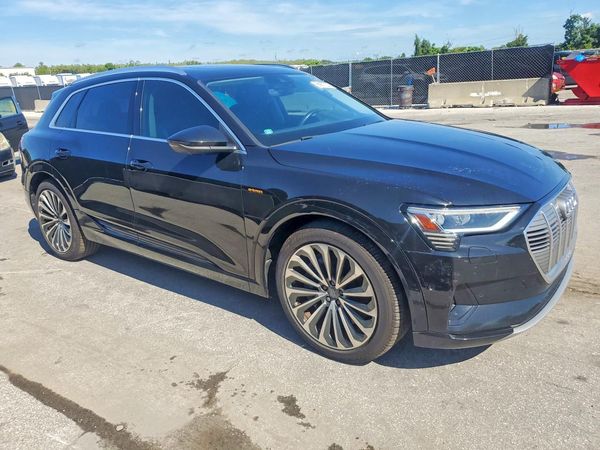2019 AUDI E-TRON e-tron quattro Prestige — Passenger 3/4
