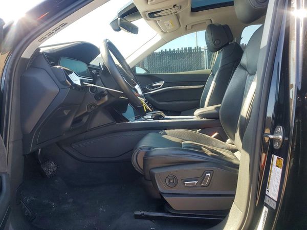 2019 AUDI E-TRON e-tron quattro Prestige — DENT