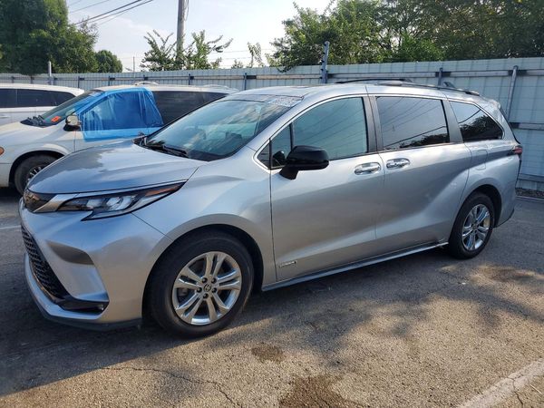 2021 TOYOTA SIENNA XSE Plus Package