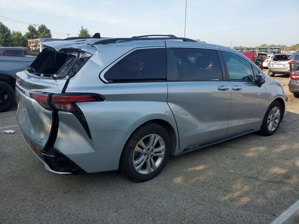2021 TOYOTA SIENNA XSE Plus Package
