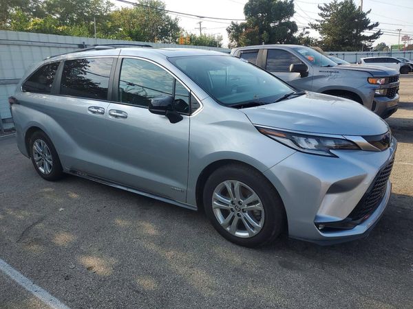 2021 TOYOTA SIENNA XSE Plus Package