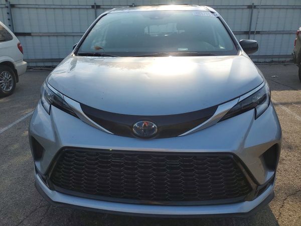 2021 TOYOTA SIENNA XSE Plus Package