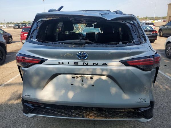 2021 TOYOTA SIENNA XSE Plus Package
