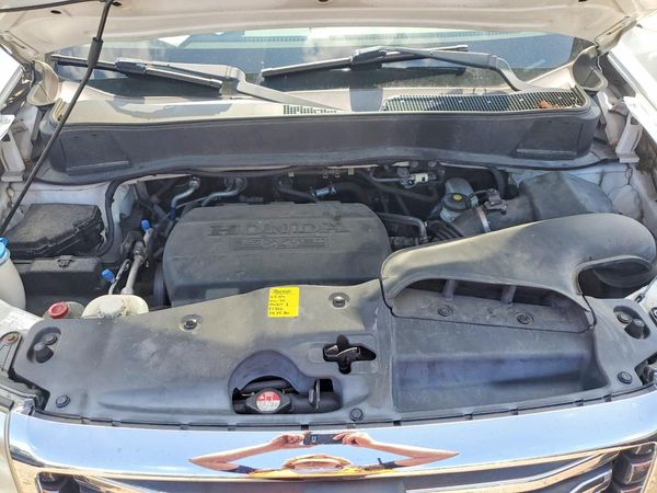 2012 HONDA PILOT TOURING — Engine bay