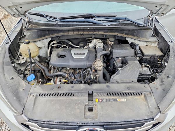 2017 HYUNDAI TUCSON — Engine bay