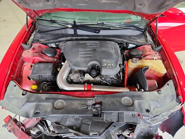 2012 DODGE CHARGER SE — Engine bay
