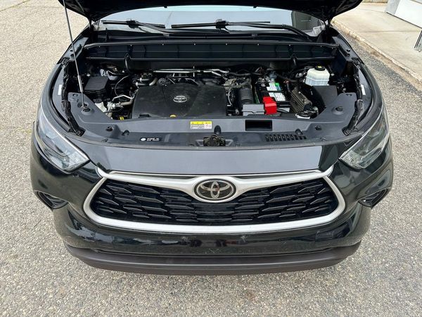 2021 TOYOTA HIGHLANDER LE