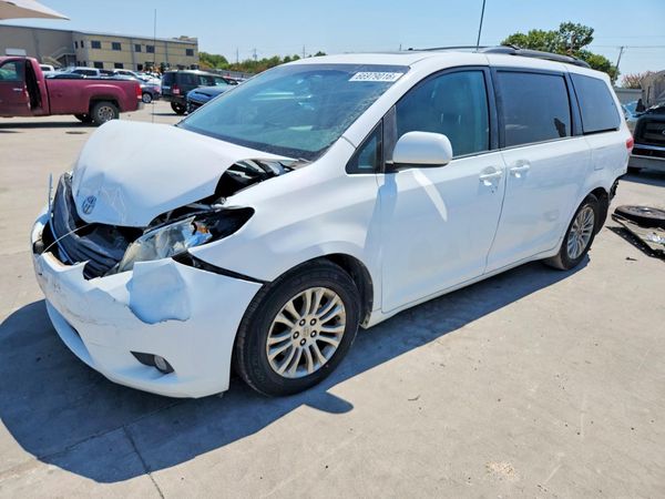 2012 TOYOTA SIENNA