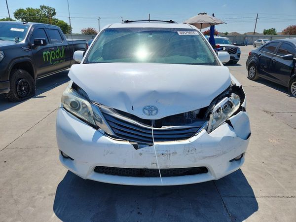 2012 TOYOTA SIENNA