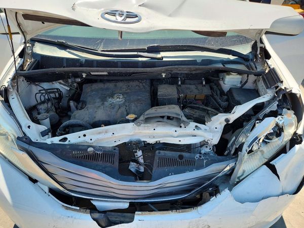 2012 TOYOTA SIENNA
