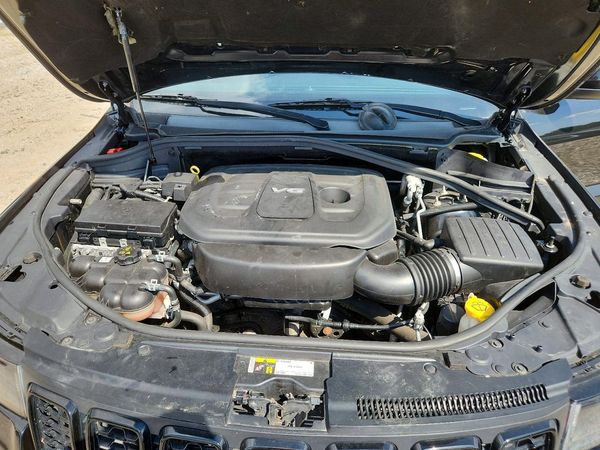 2017 JEEP CHEROKEE Laredo — Engine bay