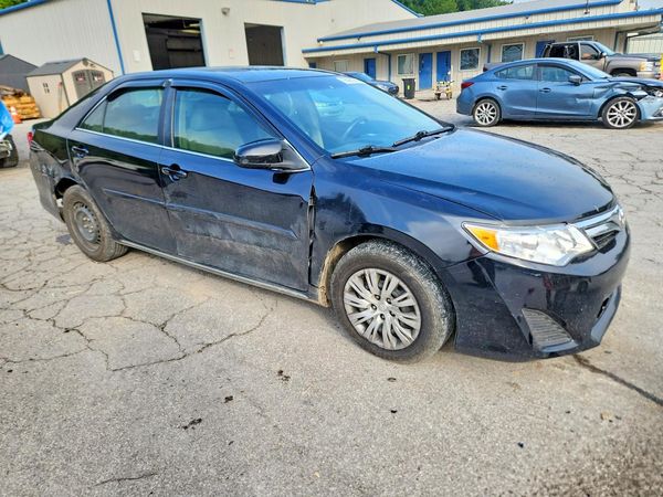 2013 TOYOTA CAMRY