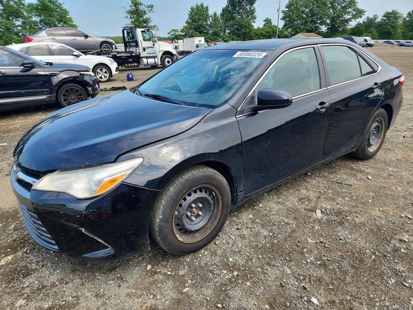 2017 TOYOTA CAMRY LE/SE/XLE/XSE — Front 3/4