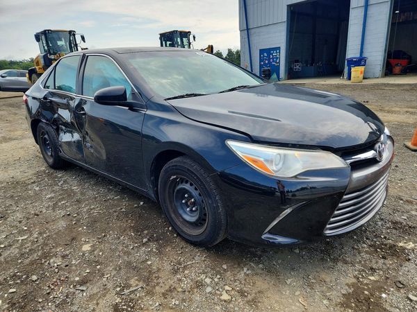 2017 TOYOTA CAMRY LE/SE/XLE/XSE — Passenger 3/4