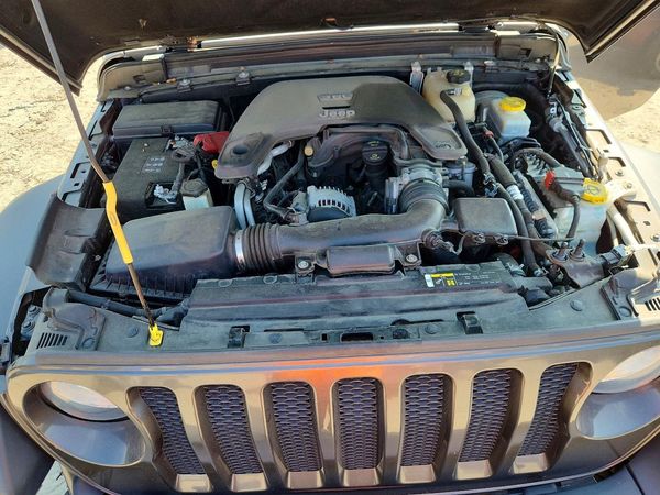 2018 JEEP WRANGLER UNLIMITED Unlimited Sport — Engine bay