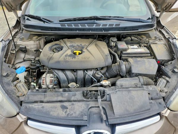 2016 HYUNDAI ELANTRA — Engine bay