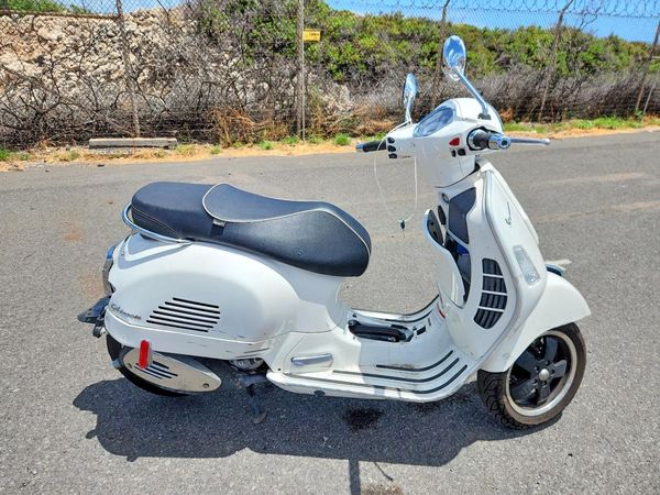2016 VESPA GTS