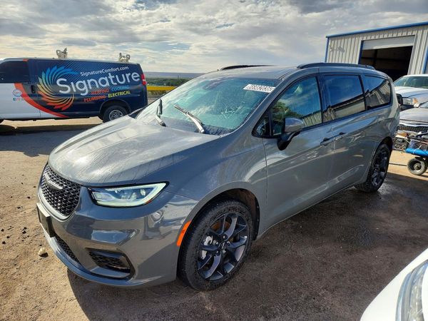2023 CHRYSLER PACIFICA — DSFA — Front 3/4