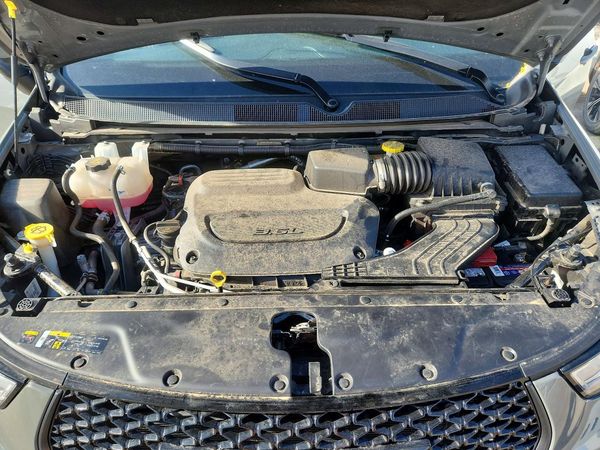 2023 CHRYSLER PACIFICA Touring L — Engine bay