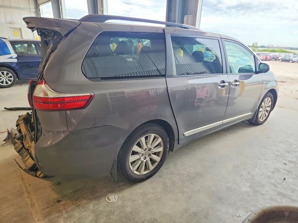 2017 TOYOTA SIENNA
