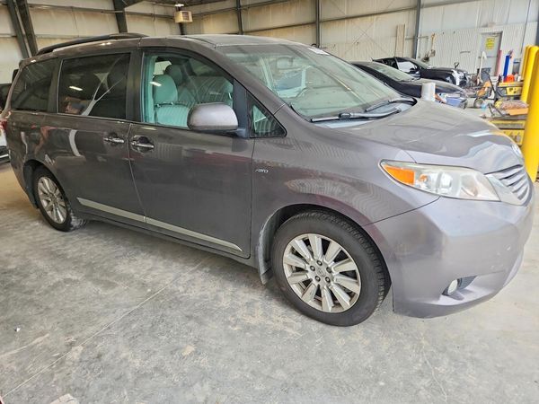2017 TOYOTA SIENNA