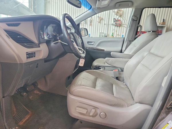 2017 TOYOTA SIENNA