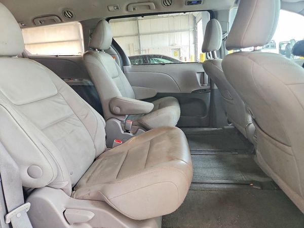 2017 TOYOTA SIENNA