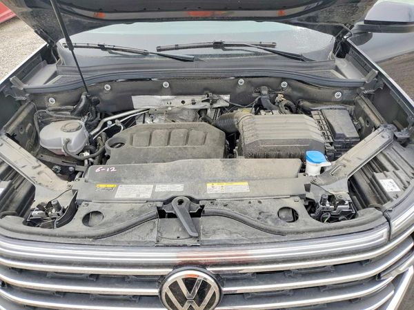 2025 VOLKSWAGEN ATLAS SE — Engine bay