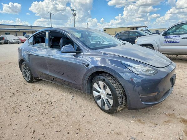 2022 TESLA MODEL Y — Passenger 3/4