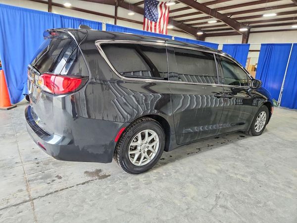 2021 CHRYSLER VOYAGER LX