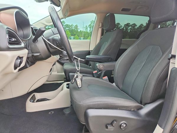2021 CHRYSLER VOYAGER LX