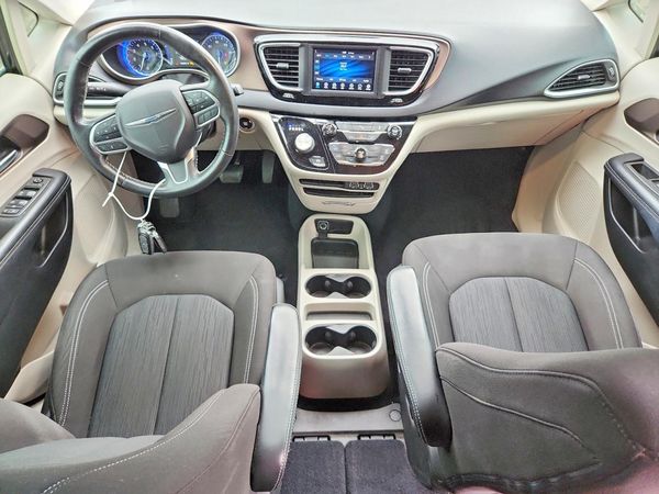 2021 CHRYSLER VOYAGER LX