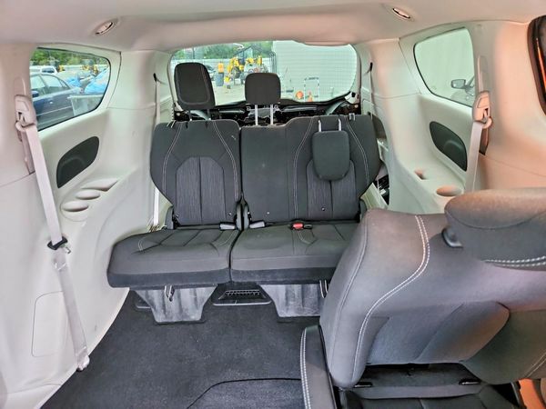 2021 CHRYSLER VOYAGER LX