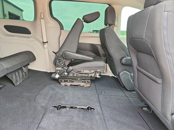 2021 CHRYSLER VOYAGER LX