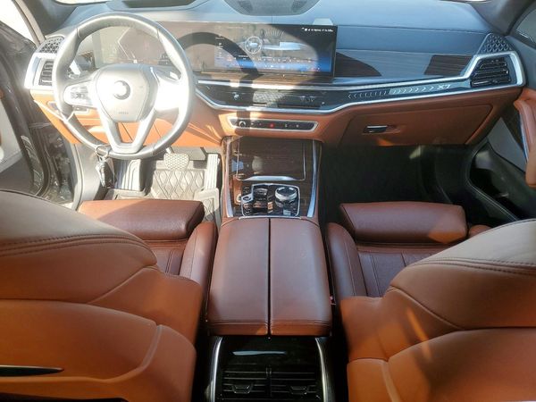 2024 BMW X7