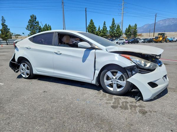 2013 HYUNDAI ELANTRA