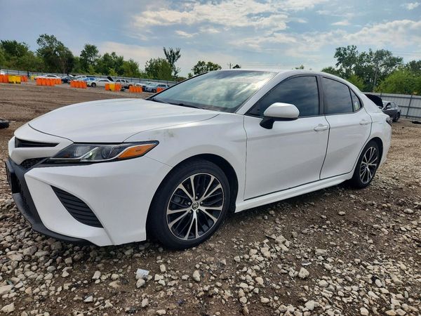 2020 TOYOTA CAMRY SE — Front 3/4