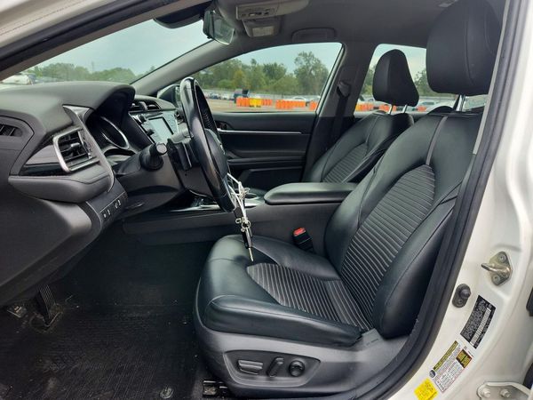 2020 TOYOTA CAMRY SE — DENT